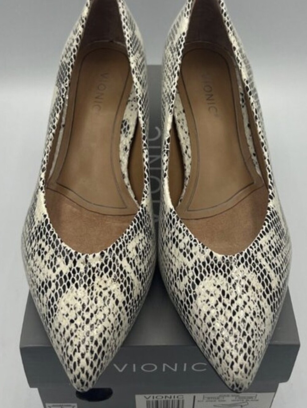Vionic Snake-Print Kitten Heel in Black and White Sz 9